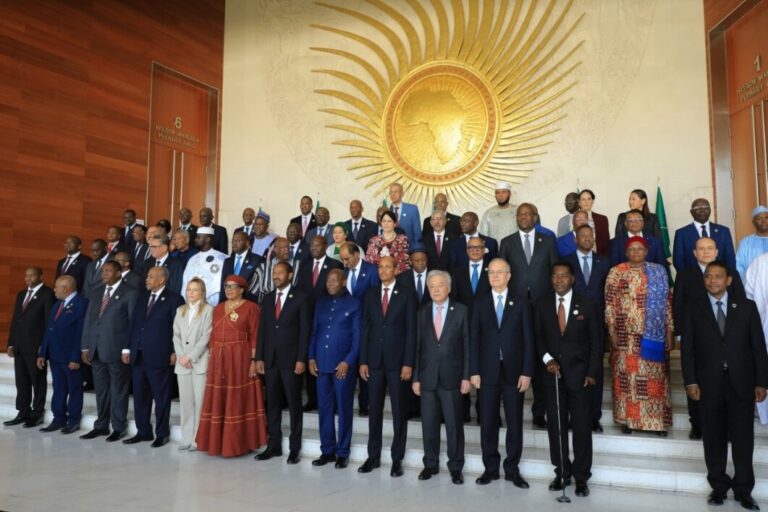 Illustration of African heads of state seated in a semicircle beneath the African Union emblem at the Addis Ababa summit hall.